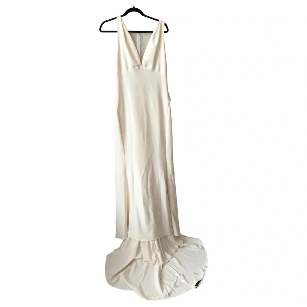 Amsale Demi Silk Crepe Sheer Back Button Ivory Wedding Gown in Size 14 - Picture 4 of 10